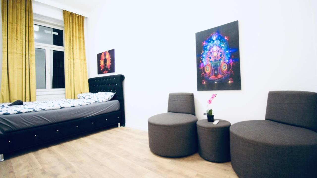 Modern Double Room Js B Виена Екстериор снимка