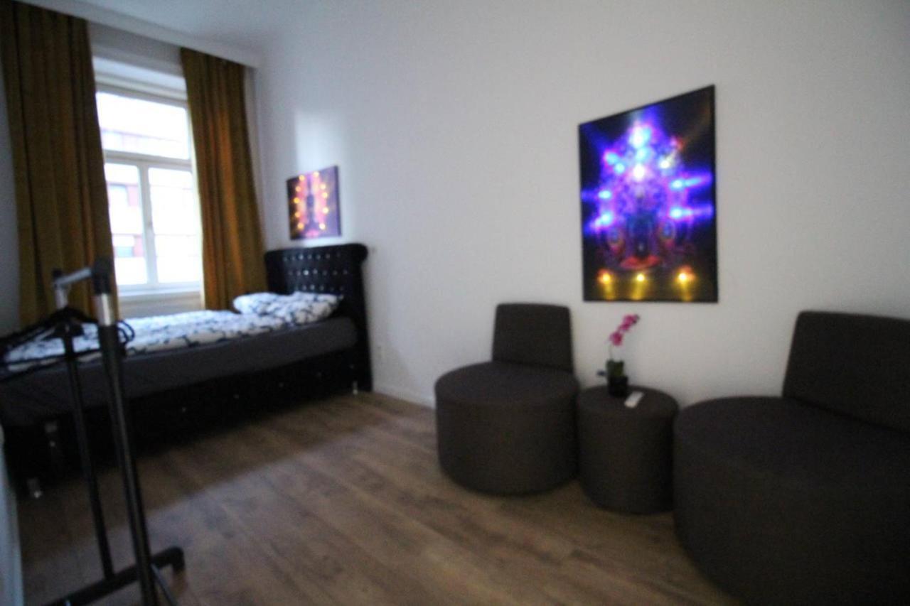 Modern Double Room Js B Виена Екстериор снимка