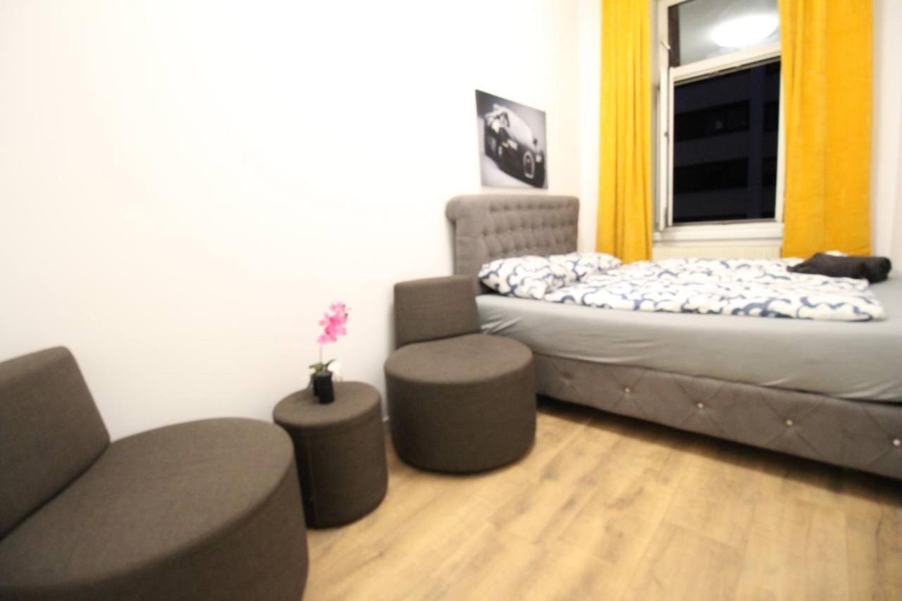 Modern Double Room Js B Виена Екстериор снимка