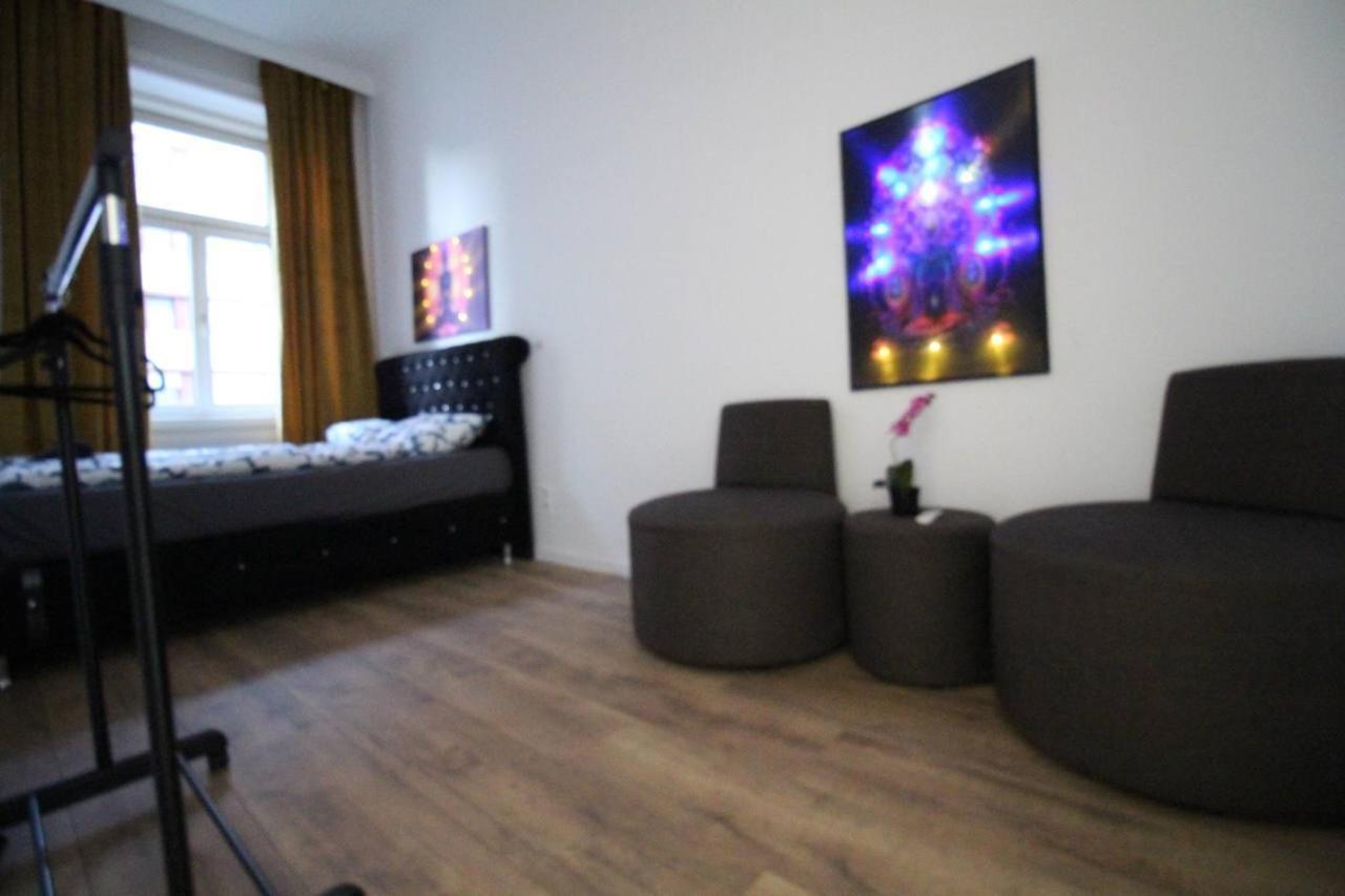 Modern Double Room Js B Виена Екстериор снимка