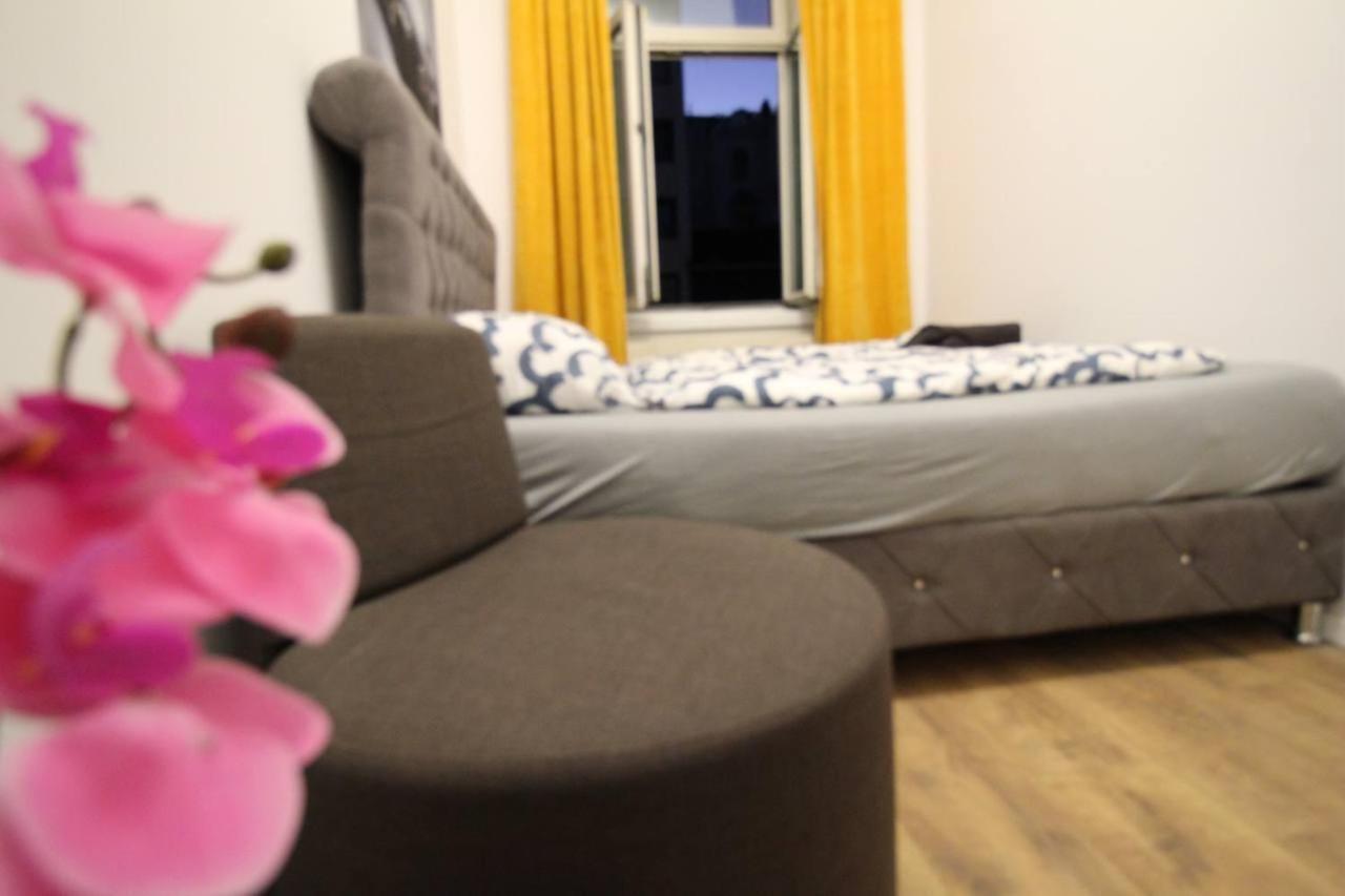 Modern Double Room Js B Виена Екстериор снимка